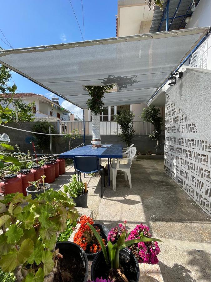 Penelope Vrontádos Exterior foto