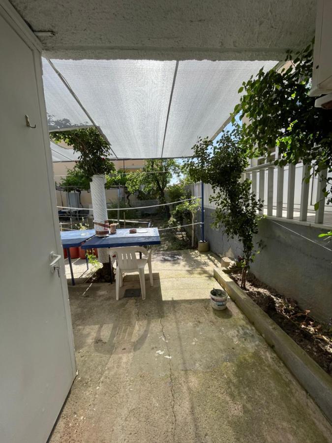 Penelope Vrontádos Exterior foto